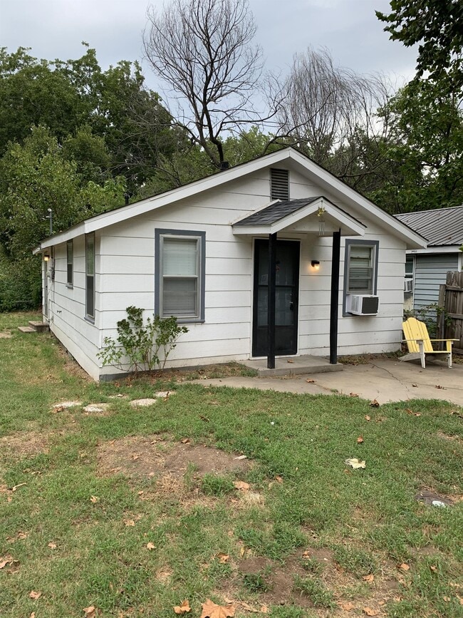 property at 312 W Oakland St