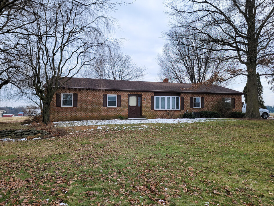 1339 E Oregon Rd in Lititz, PA - Building Photo