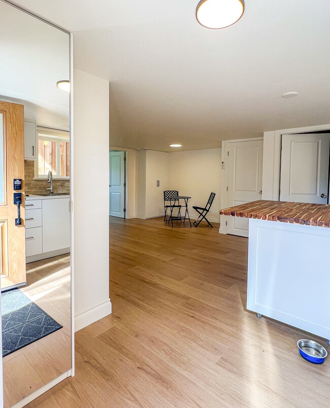 400 Niagara St in Victoria, BC - Building Photo - Building Photo