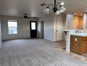 750 Odilia Ct in Gustine, CA - Building Photo - Building Photo