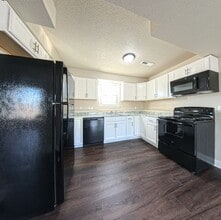 1512 Horse-N-Buggy Dr in Adel, IA - Building Photo - Building Photo