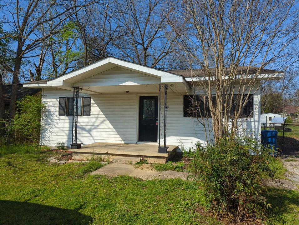 205 Spruce St in Rossville, GA - Building Photo