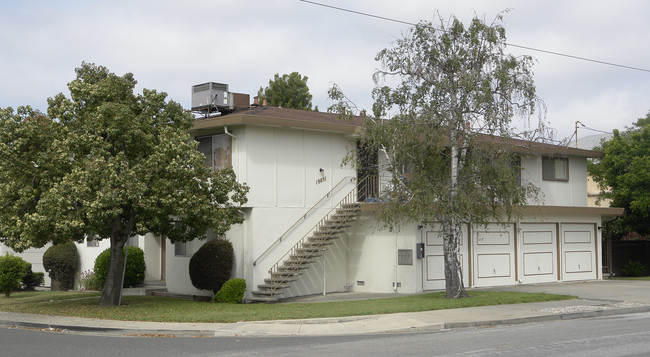 19851 Hathaway Ave in Hayward, CA - Foto de edificio - Building Photo