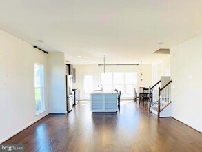 217 Almond Dr in Stafford, VA - Building Photo - Building Photo