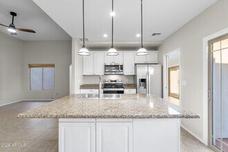 8841 E Meadow Hill Dr in Scottsdale, AZ - Building Photo - Building Photo