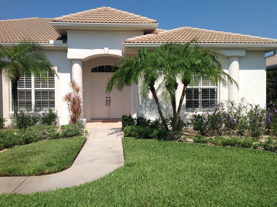 978 Chickadee Dr in Venice, FL - Building Photo