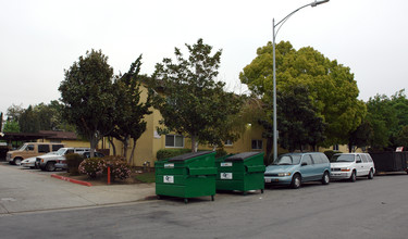 Rainbow Gardens in San Jose, CA - Building Photo - Building Photo