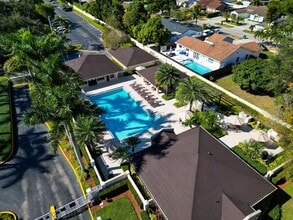 Legacy Palm Gardens in Hialeah, FL - Building Photo - Building Photo