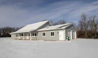13796 Hwy 55 in Annandale, MN - Building Photo