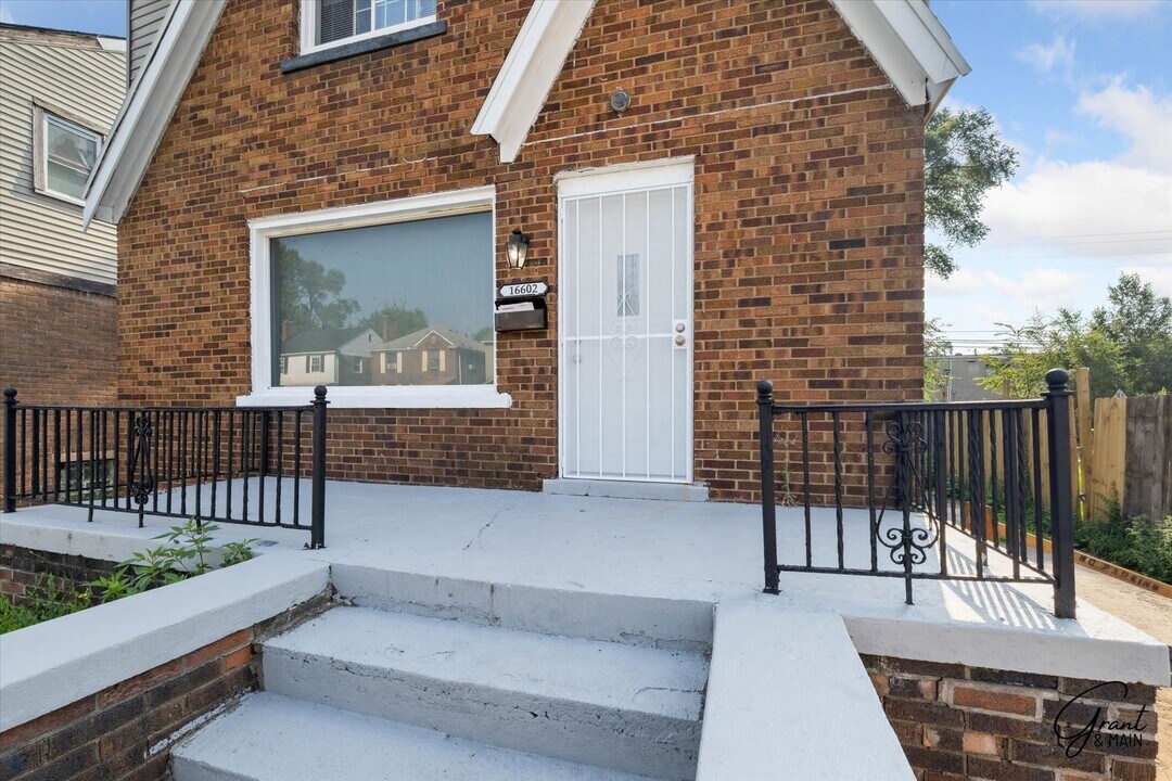 16602 Tracey St in Detroit, MI - Building Photo