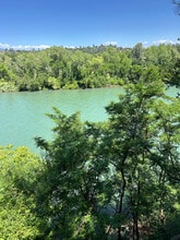 1046 Continental St, Unit 4 in Redding, CA - Foto de edificio - Building Photo