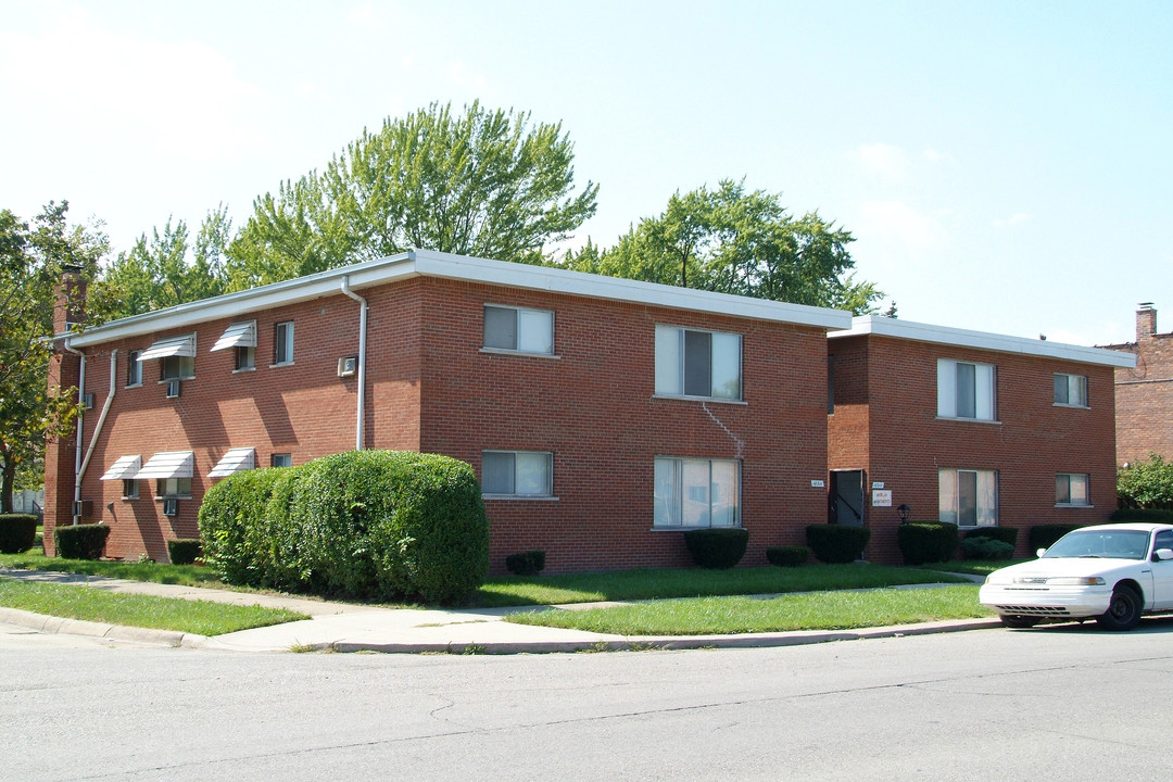 Merlin Apartments in Detroit, MI - Building Photo