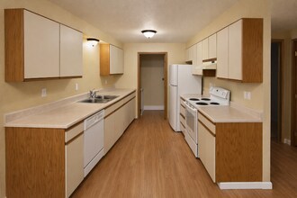 3210 Morrison Rd W in University Place, WA - Foto de edificio - Building Photo