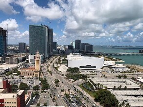 244 Biscayne Blvd in Miami, FL - Building Photo - Building Photo