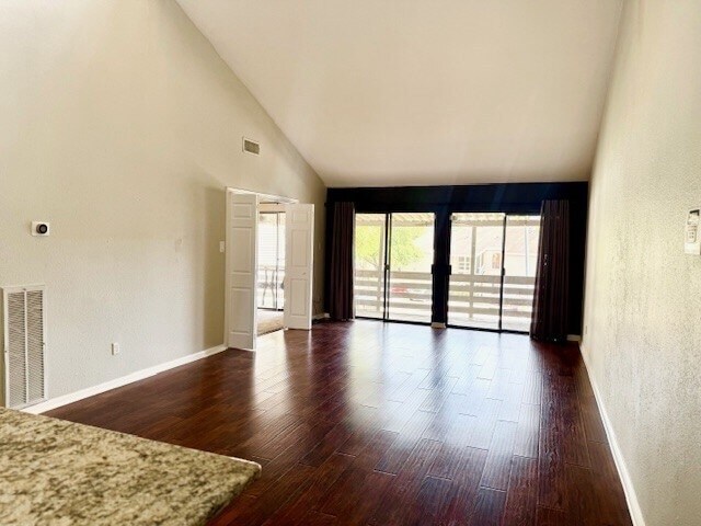 178 April Point Dr N in Montgomery, TX - Foto de edificio - Building Photo