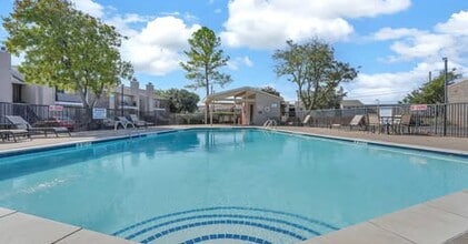 Raintree Apartments in Wichita Falls, TX - Foto de edificio - Building Photo