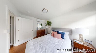 1200 Massachusetts Ave, Unit 104 in Cambridge, MA - Building Photo - Building Photo