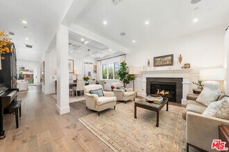 2124 Hill St in Santa Monica, CA - Building Photo - Building Photo