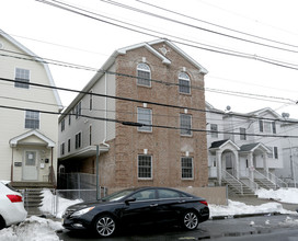 1028 E Grand Street in Elizabeth, NJ - Building Photo - Building Photo