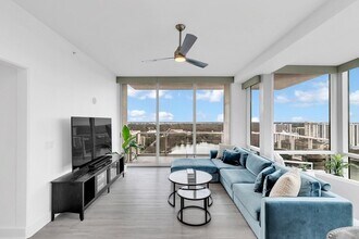 150 E Robinson St, Unit 1801 in Orlando, FL - Building Photo - Building Photo