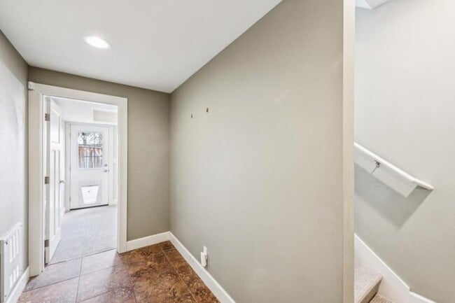 2116 W Ruffner St in Seattle, WA - Building Photo - Building Photo