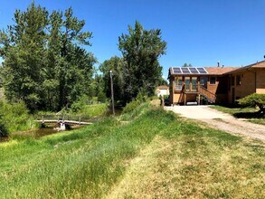 148 Eagle Fjord Rd, Unit A Upper in Bozeman, MT - Foto de edificio - Building Photo