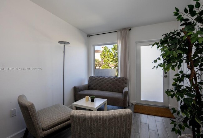 2800 SW 4th St in Miami, FL - Building Photo - Building Photo