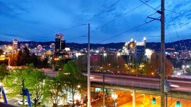 Milano in Portland, OR - Foto de edificio - Building Photo