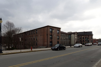 Hanora Lippitt Manor in Woonsocket, RI - Foto de edificio - Building Photo