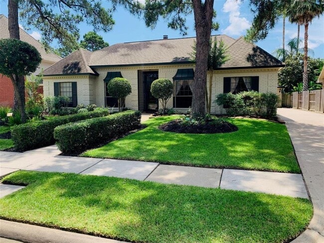 16215 Rainbow Lake Rd in Houston, TX - Building Photo - Building Photo