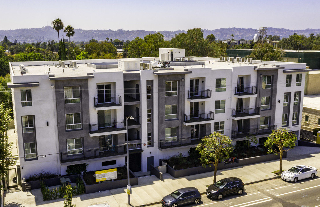 THE BURBANK - NILO RESIDENTIALS in North Hollywood, CA - Foto de edificio