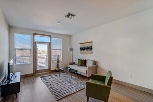 555 N College Ave in Tempe, AZ - Building Photo