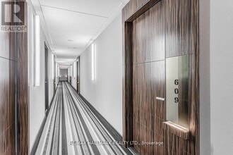 3018 Yonge St in Toronto, ON - Building Photo - Building Photo