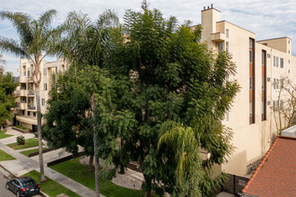 Hamilton Park in Beverly Hills, CA - Building Photo - Building Photo