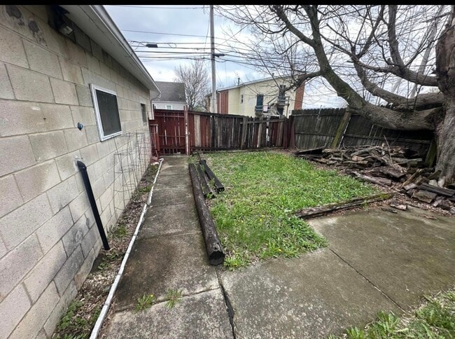 892 Ruby Ave in Columbus, OH - Building Photo - Building Photo