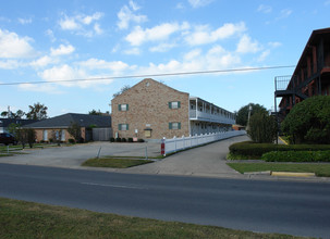 305 W Esplanade Ave in Metairie, LA - Building Photo - Building Photo