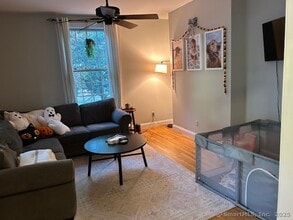 17 Maxson St in Groton, CT - Building Photo - Building Photo
