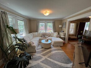 12 Westbourne Rd, Unit U1 in Newton, MA - Building Photo - Building Photo