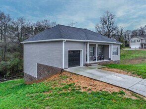 1239 Oxford Village Cir in Columbia, TN - Building Photo - Building Photo