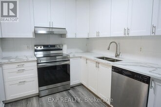 3344 Uplands Dr in Ottawa, ON - Building Photo - Building Photo