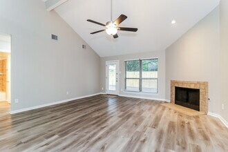 107 Hollywood Dr in Glenn Heights, TX - Building Photo - Building Photo