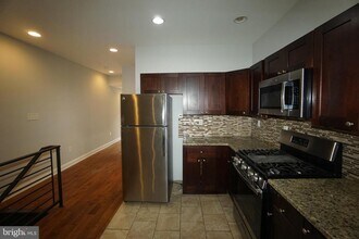 900 S 51st St, Unit 1 in Philadelphia, PA - Building Photo - Building Photo