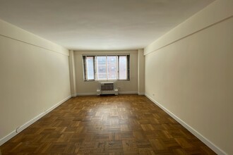 425 E 63rd St in New York, NY - Building Photo - Building Photo
