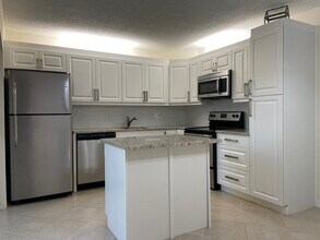 1116 11th Ln, Unit Garden lakes in Palm Beach Gardens, FL - Building Photo - Building Photo