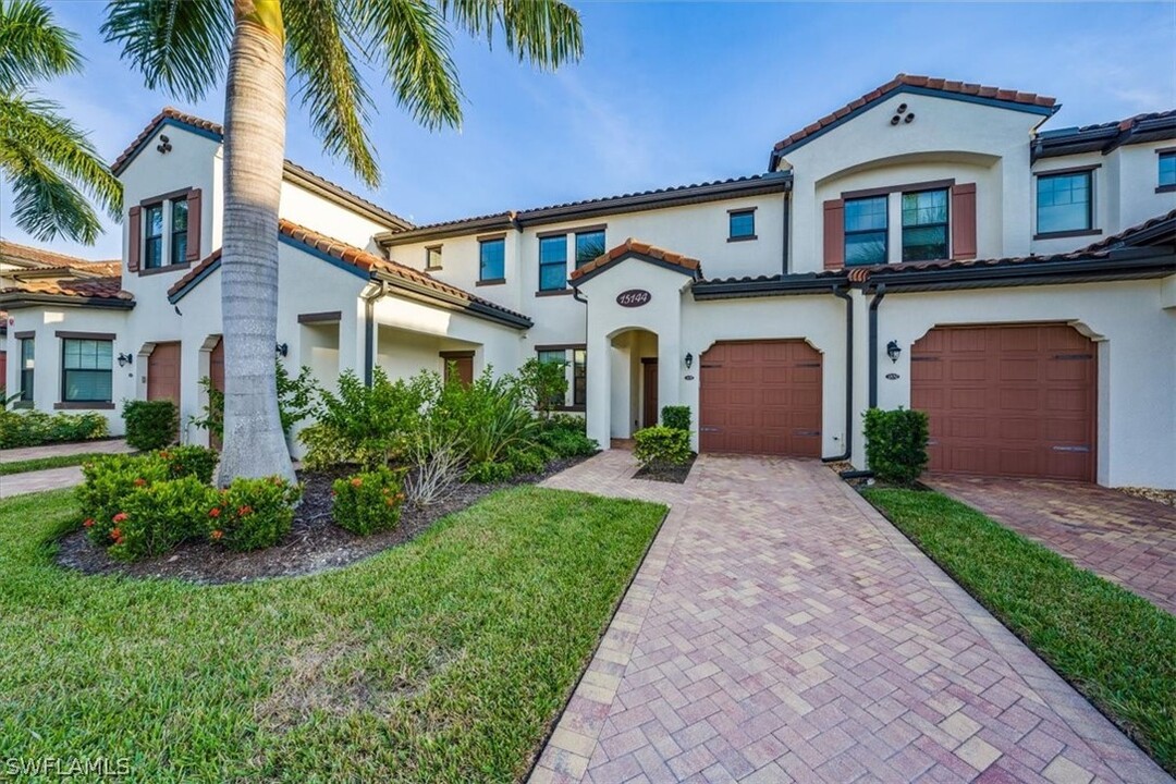 15144 Palmer Lake Cir in Naples, FL - Building Photo