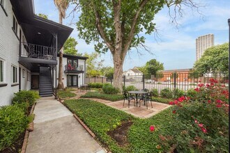2207 Mimosa Dr in Houston, TX - Building Photo - Building Photo