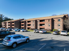 Briarbrook Village Condominiums in Acton, MA - Building Photo - Building Photo