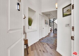 15206 Burbank Blvd in Los Angeles, CA - Building Photo - Building Photo