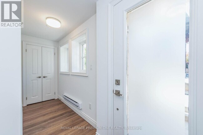 55 Lunar Cres in Mississauga, ON - Building Photo - Building Photo