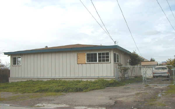 1126 Armstrong in Hayward, CA - Foto de edificio - Building Photo